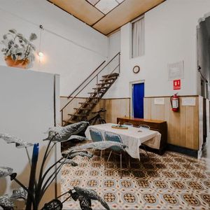 Venta De Casa Funcionando Como Pensión, 14 Habitaciones Y 4 Baños Bella Vista
