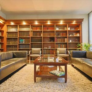 Venta De Edificio En Cerrito Y Zabala 7 Pisos Mas Subsuelo