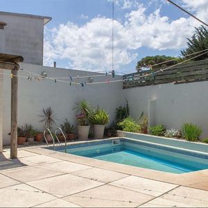 Casa En Venta De 4 Dormitorios Con Piscina En Barrio Monaco