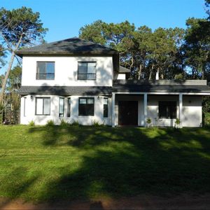 Vendo Hermosa Casa En Barrio Cerrado  La Alborada