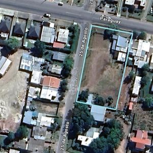 Amplio Terreno De 1812m2 En Esquina Con 3 Casas 