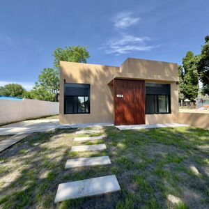 Colonia - Venta De Casa De 2 Dormitorios Con Patio Y Cochera