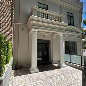 Local Comercial En Alquiler En Pocitos  Con Terraza Y Cochera