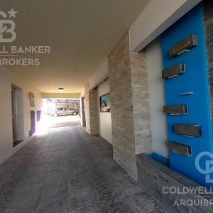 Apartamento De Dos Dormitorios En Venta Con Renta En Melo -201