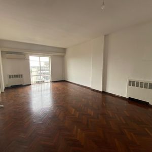Venta Apartamento De 4 Dormitorios, 3 Baños Y Garage En Cordón, Sobre Av. 18 De Julio