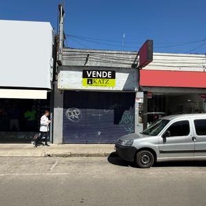 18 De Julio Entre Maldonado Y Sarandi, 105 M2 , 3 Mts De Frente !!