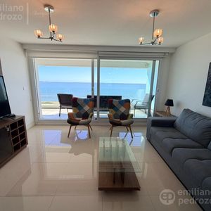 Departamento En Venta De Dos Dormitorios En Primera Linea De Playa Mansa 