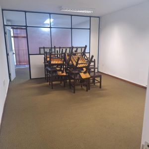 Venta De Oficina Con Cocina Definida En Ciudad Vieja 