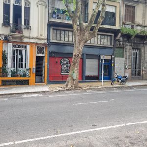 Local Comercial, Canelones Y Andes, 8 Mts De Frente , 269 M2 , Renta De $ 60.000 !!