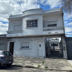 Venta De 3 Dormitorios Y 2 Baños En Buceo, Ideal Para Empresas, 90 Mts, Sin Gastos Comunes