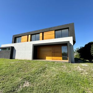 Colonia - Venta Casa De 3 Dormitorios Con Excelente Vista Barrio Sheraton