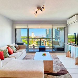 Venta Y Alquiler Temporada Apartamento 3 Dormitorios Y Dependencia, Punta Del Este, Piso Alto