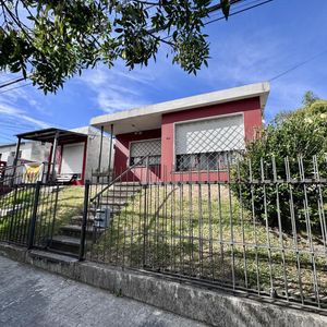 Venta De Casa Con Local Y Apartamentos En Colonia Del Sacramento
