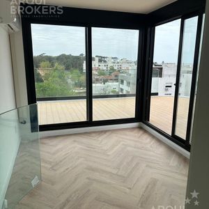 Venta Apartamento Penthouse De Tres Dormitorios En Barra De Carrasco - 402d