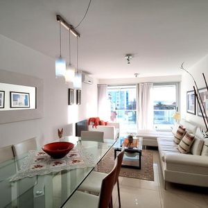 Alquiler De Temporada, Apartamento 2 Dormitorios Con Parrillero, Punta Del Este, Gala Tower