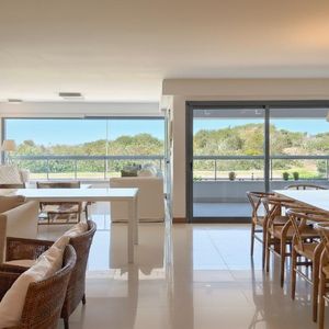 Alquiler De Temporada Y Venta Apartamento Semipiso Frente Al Mar, Rincón Del Indio, Punta Del Este