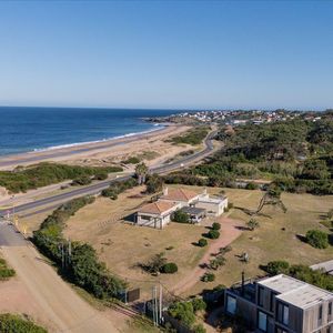 Venta De Casa Frente Al Mar, 3 Dormitorios,piscina, Jacuzzi, Punta Negra