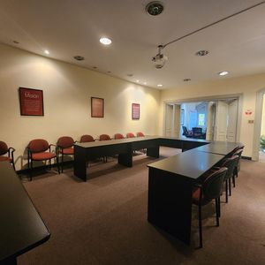 Venta Propiedad Corporativa - 423m2 Sobre Av. Rivera Próximo A Bv. Artigas