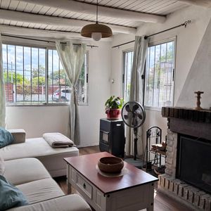 Casa De 3 Dormitorios, 2 Baños Y Jardín