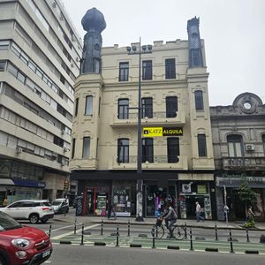 Edificio De 3 Plantas Llanas 220 M2 Cada Planta, Ascensor, Totalmente Reciclado, Total 660 M2 !!