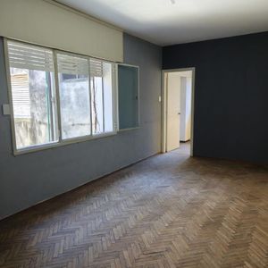 Apartamento En Alquiler 2 Dormitorios Primer Piso Por Escalera Zona Aguada Bajos Gastos Comunes