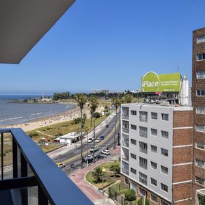 Sobre Rambla De Malvín, Con Vista Despejada En Lyra