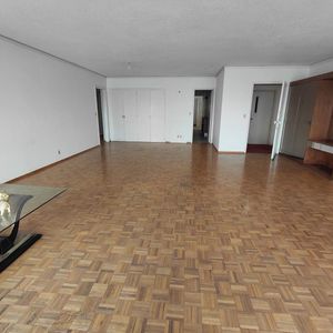 Apartamento En Alquiler En Pocitos 3 Dormitorios Garaje Piscina Frente Al Mar