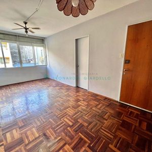 Venta De Apartamento De 2 Dormitorios En El Centro De Montevideo