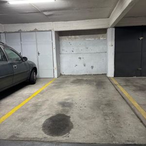 Venta Garage En Pocitos
