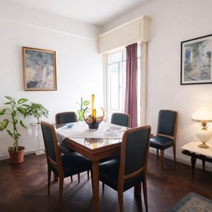 Venta Apartamento De Dos  Dormitorios Con Patio. Tres Cruces. Alquilado - Renta Anual 6.54%