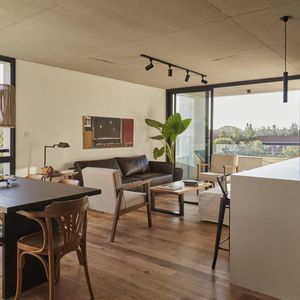 Venta Apartamento Tres Dormitorios, Doble Garage, Terraza Con Parrillero - Carrasco
