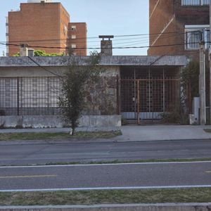 Luis Alberto De Herrera Proximo Av Italia, 10 Mts De Frente, 240 M2 Edificados, Terreno 440 M2 !!