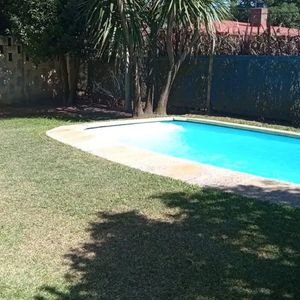 Casa Chalet En Venta 4 Dormitorios 2 Baños Piscina Barbacoa, Bien Ubicado Solymar