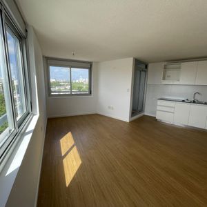 Apartamento De 3 Dormitorios En Venta Con Renta, Incluye Cochera, En Cordón Aap5705760
