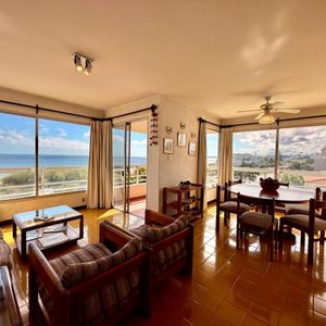 Punta Del Este. Apartamento 3 Dormitorios. Primera Linea Playa Mansa