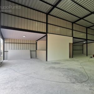 Local En Venta Sobre Importante Avenida Lusich