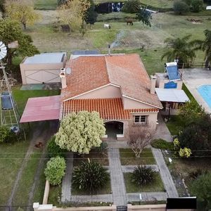 Colonia, Riachuelo - Venta De Casa De 3 Dormitorios Con Piscina Galpón Y Excelente Parque