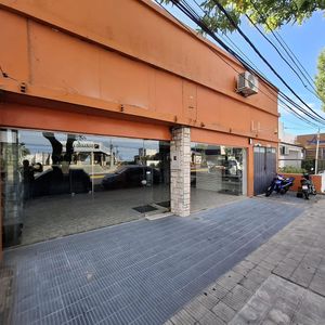 Alquiler De Amplio Local Comercial Centrico