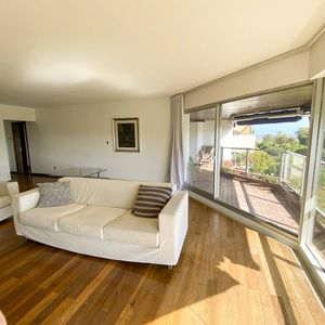 Venta Apartamento 3 Dormitorios + Servicio Y Terraza En Punta Carretas/golf