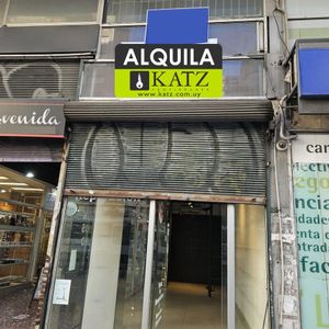 18 De Julio Y Vazquez, Boca De Galeria, 58 M2 , 3 Mts De Frente !!