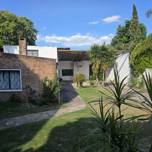 Proximo Gral Paz Y Rivera Al Sur, 350 M2 Construídos, Terreno De 820 M2 , Reciclada !!