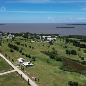 Terreno En Colonia Del Sacramento, único Barrio, Club House, Cancha De Tenis
