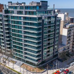 Apartamento 3 Dormitorios Con Cochera Frente Al Parque Villa Biarritz