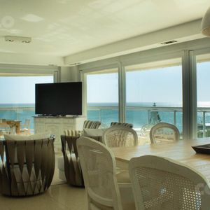 Venta Aquarela, Playa Mansa, 3 Dormitorios En Suite Mas Dependencia
