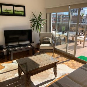 Venta Apartamento 2 Dormitorios Amplia Terraza Con Parrillero Vista Mar Pocitos