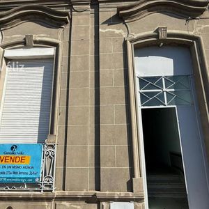 Carmen Entre Defensa Y 12 De Febrero, A Solo Metros Del Puerto