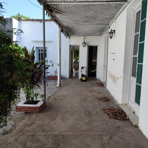 Amplia Casa Frente A Plaza Artigas De Nueva Palmira