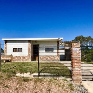 Colonia - Venta Casa De 2 Dormitorios Con Buen Terreno