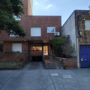Apartameno De 2 Dormitorios En Primer Piso Con Vista Al Río Y A 250 Metros Del Puerto
