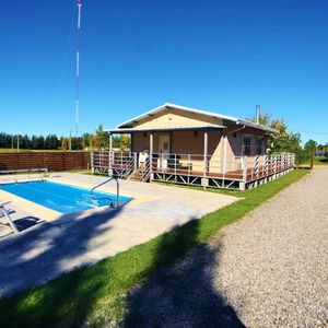Casa En Alquiler Y Venta De 2 Dormitorios Con Barbacoa Y Piscina En Colonia Del Sacramento